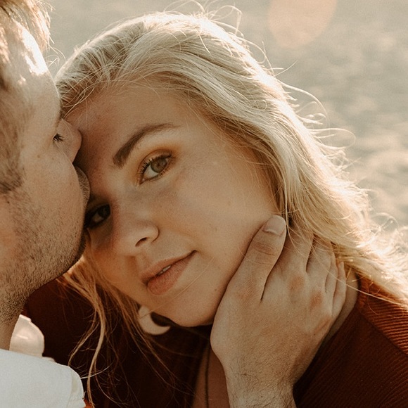 Meet your Posher, Laura - Picture 1 of 1